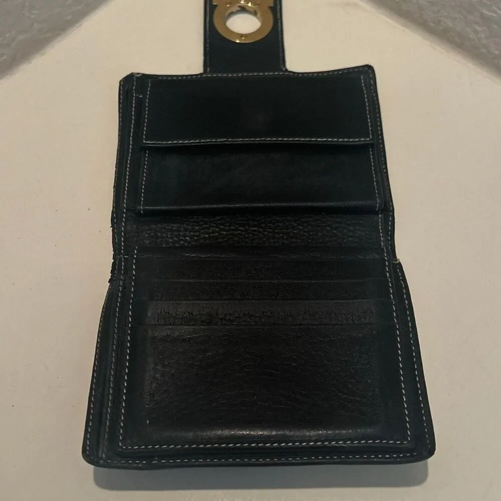 Ferragamo Compact Gancini Tab Wallet Black Leather Preppy Equestrian Old Money